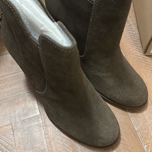 New Jessica Simpson Sadora Olive Taupe Split Suede Block Heel Ankle Boots - Picture 6 of 11